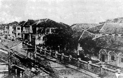 清宣統三年(1911)冬,黃興武昌首義,孫中山在南京成立中華民國.