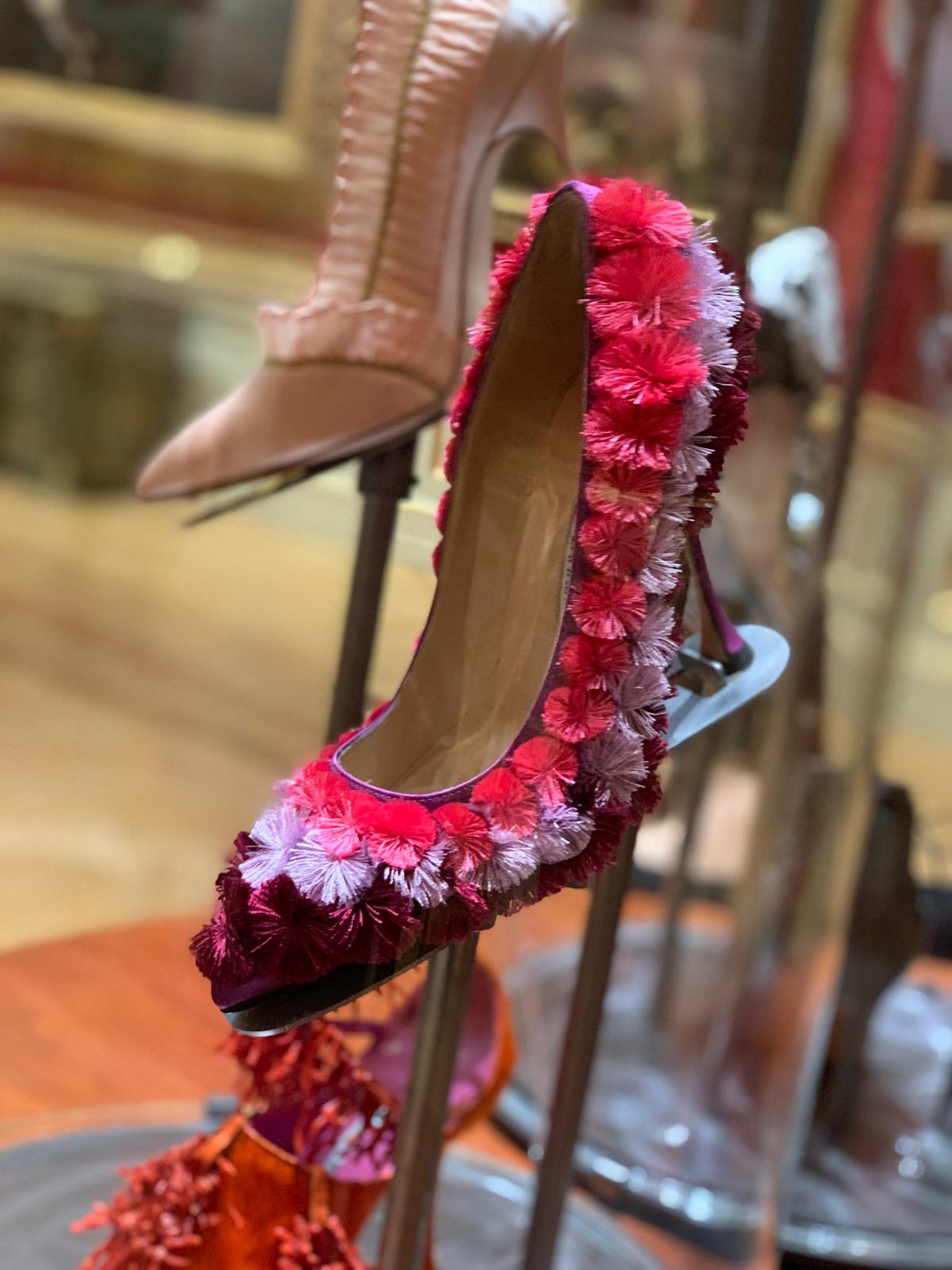 伦敦直击manoloblahnik用50双高跟鞋读懂珍贵艺术馆藏