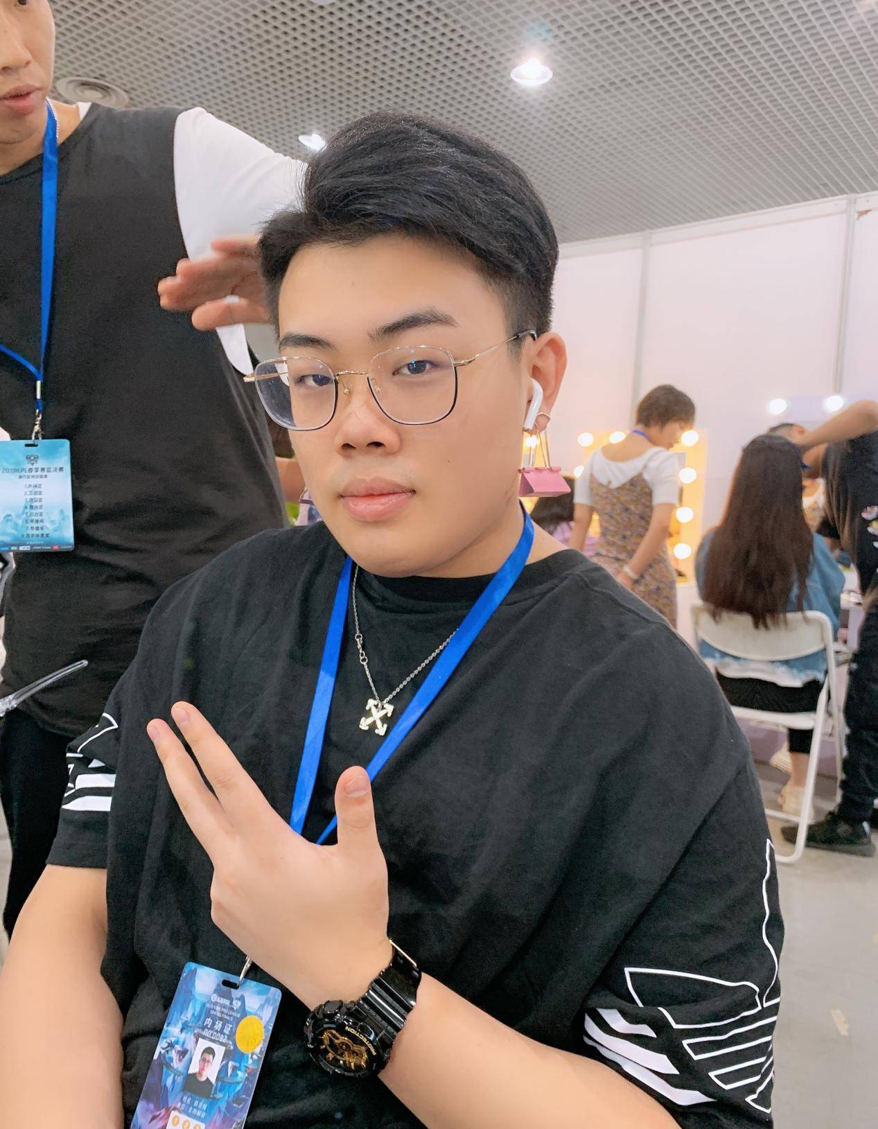 王者荣耀巅峰赛2000分只用4晚毒奶瓶子威力不减居居警告