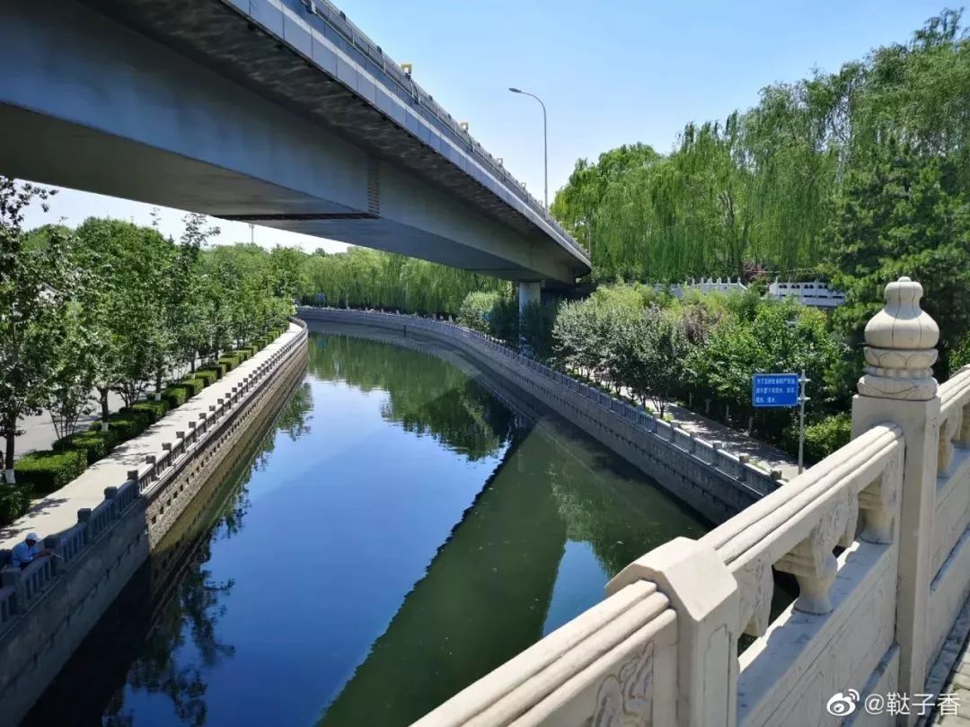 北京东二环护城河图片