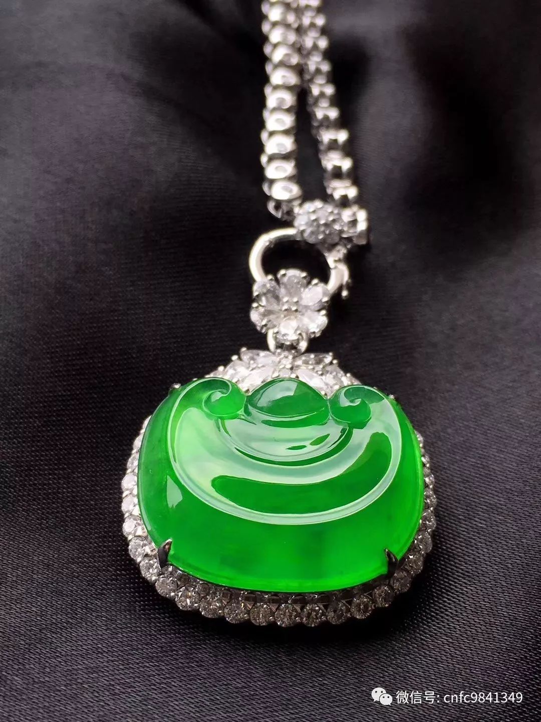 翡翠欣赏丨高冰清爽绿饱满福瓜:96300元