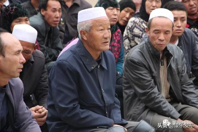 康乐县委书记吴国峻主持召开上湾乡兰家村村民知情大会