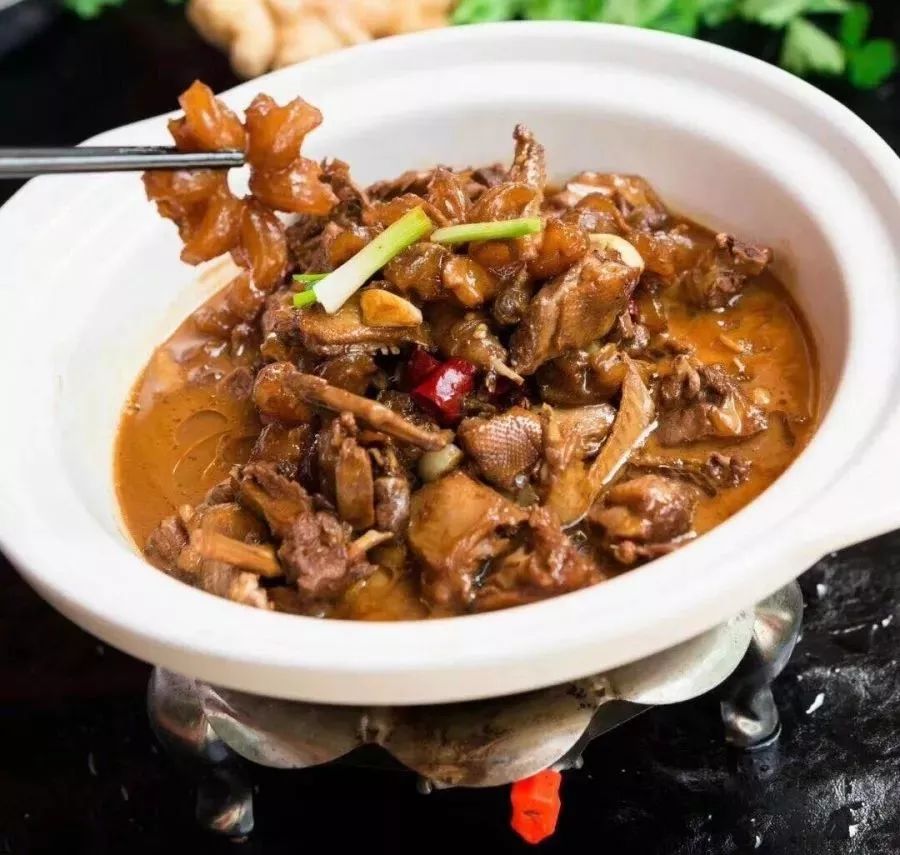 位于金银湖的它终于开业了今天很多人去这里凑热闹