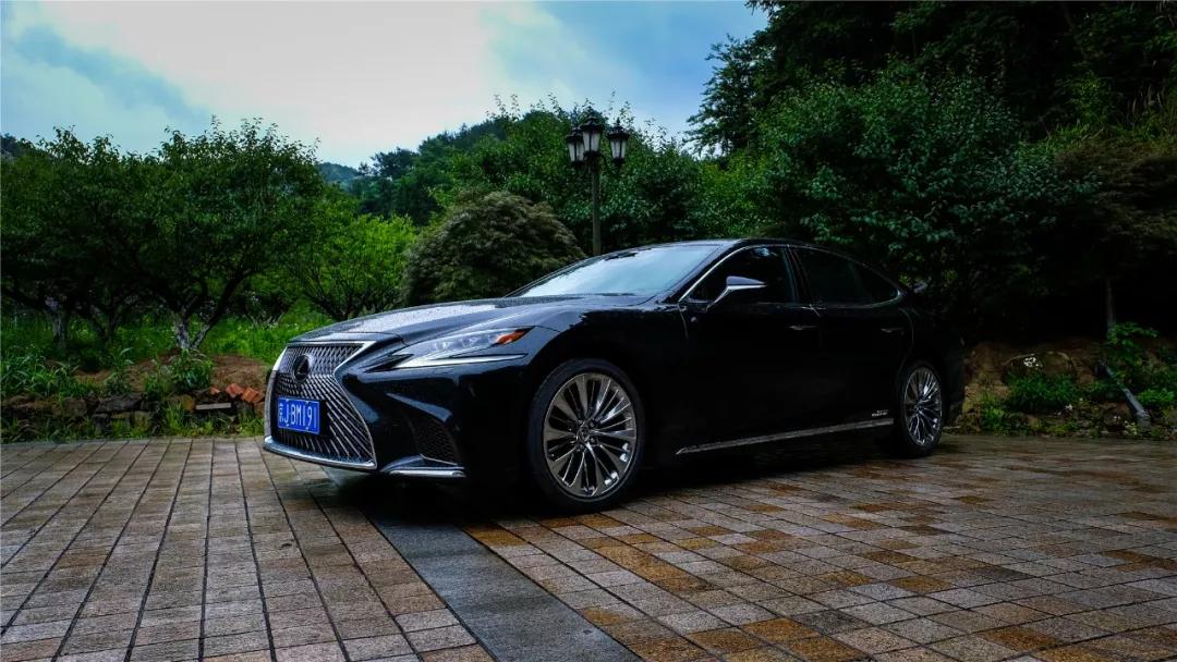 对豪华的理解试驾雷克萨斯ls500h