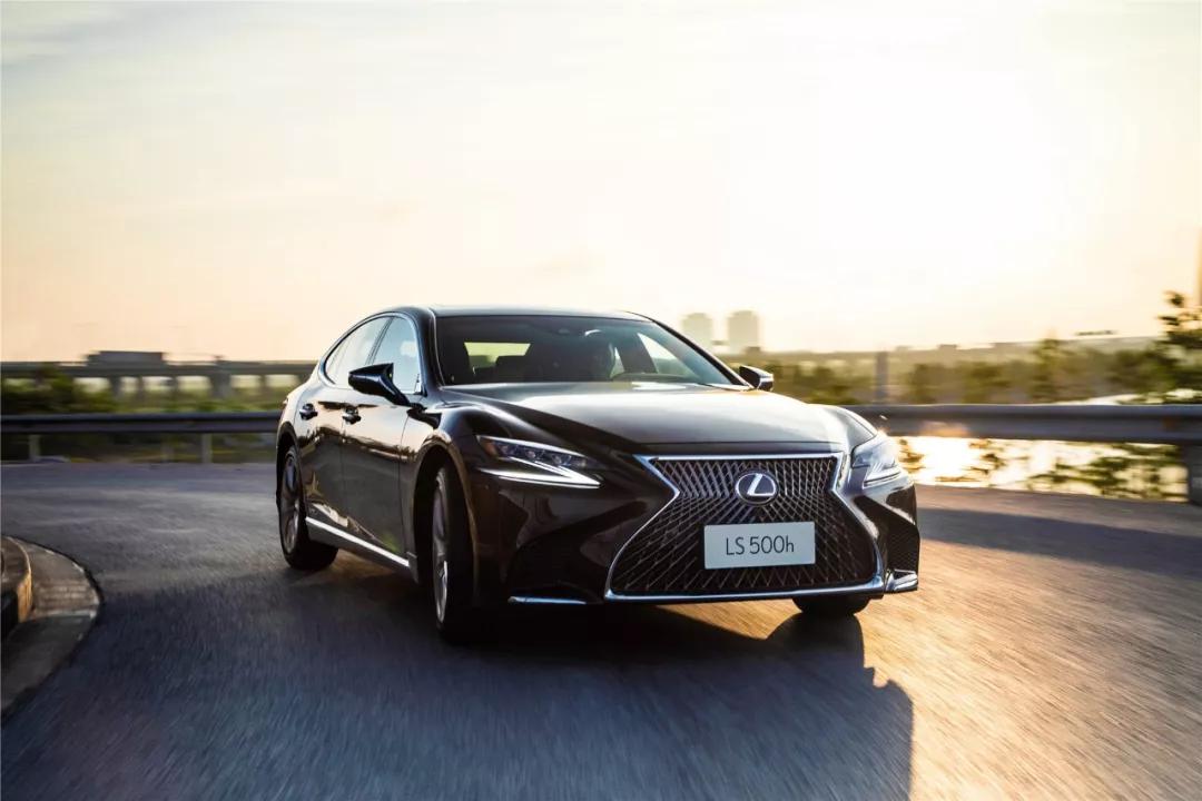 对豪华的理解试驾雷克萨斯ls500h