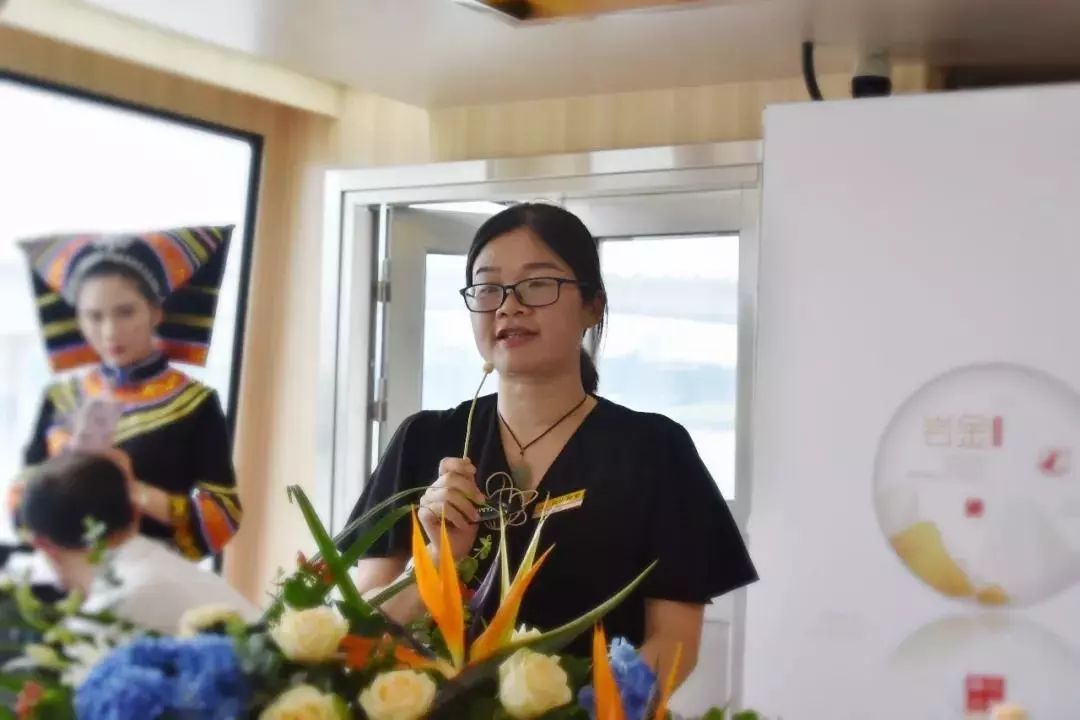 周凯,佤山映象南宁总经销商沣普茶行总经理唐果,云南沧源佤山茶厂有限