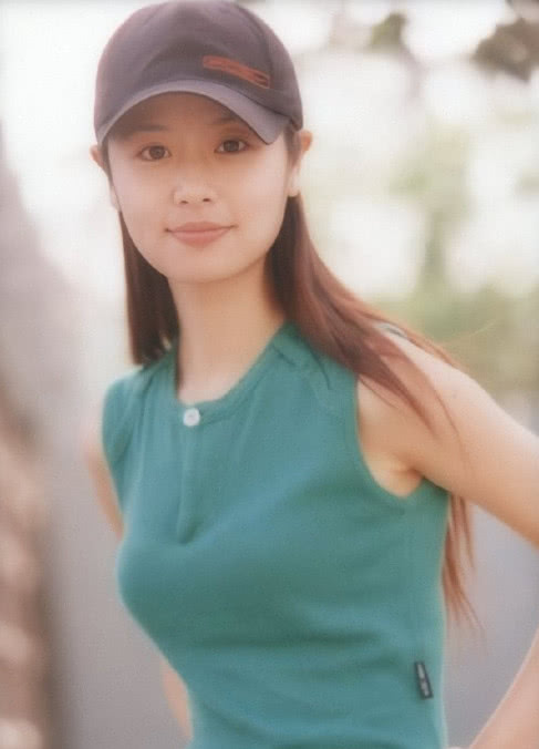 原创林心如早年写真被修复,不化妆拍照也惊艳,a4腰更是惹人羡慕!