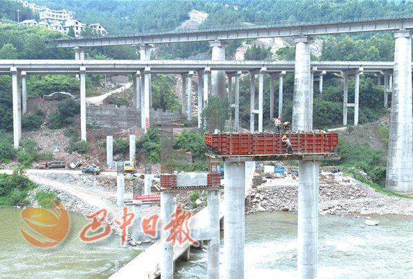 是在建枣林至寺岭农村扶贫公路的控制性工程,下穿巴广铁路,巴广渝高速