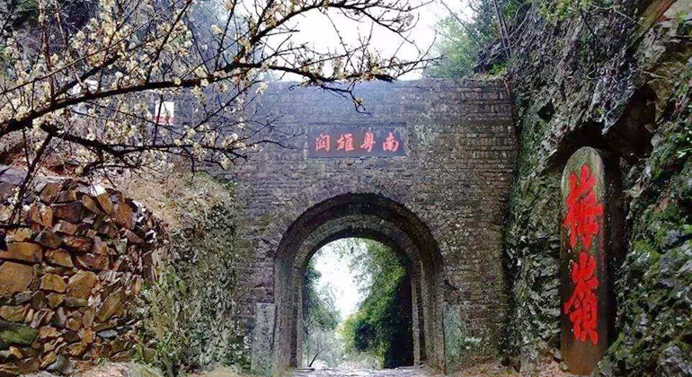 广东旅游之韶关_梅岭