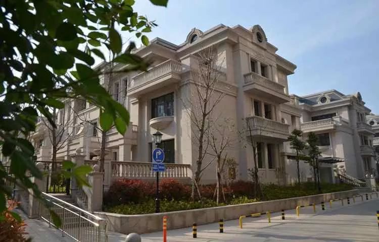 藏在温柔缱绻的晚风中【龙成·锦绣花园】电梯洋房,花园别墅五证齐全