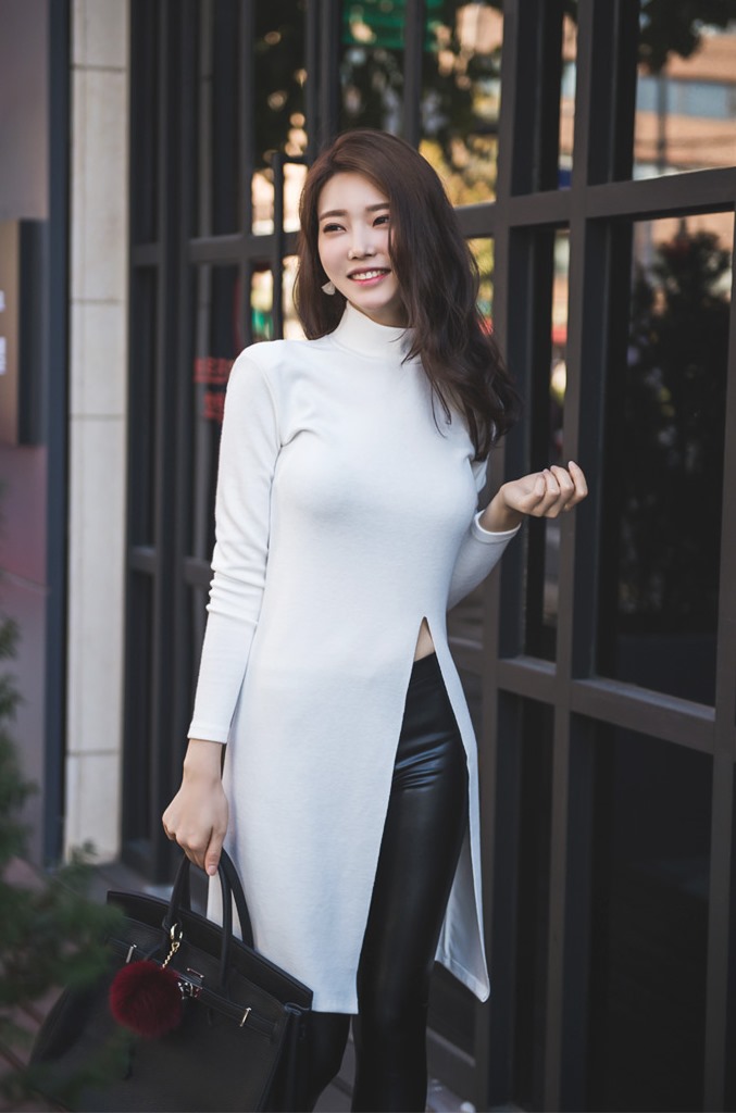 住着小房子,有点小银子,养个胖小子,一起提着菜篮子,踱着脚丫子,逛着