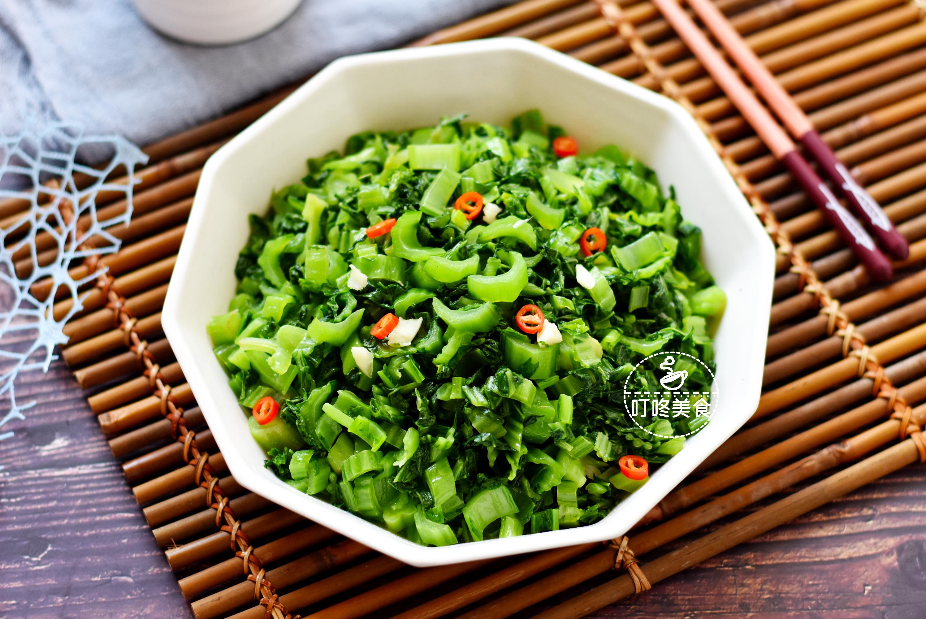 大热天,我家隔三差五必吃这道菜,清凉爽口还开胃,2元一大把_芥菜