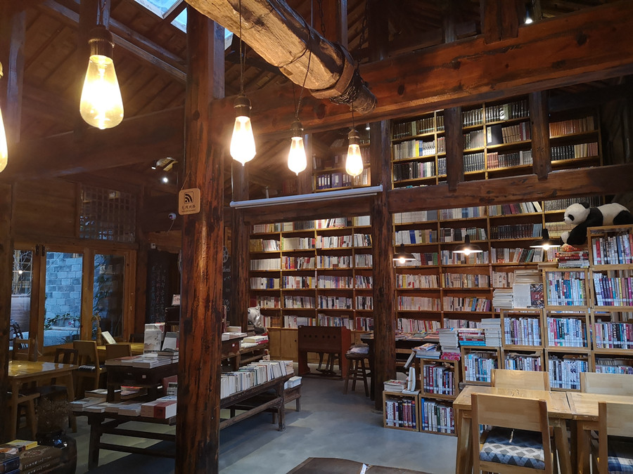 几日,让浮躁的心神宁静片刻,留坝老街上的留坝书房也是读者青睐之地