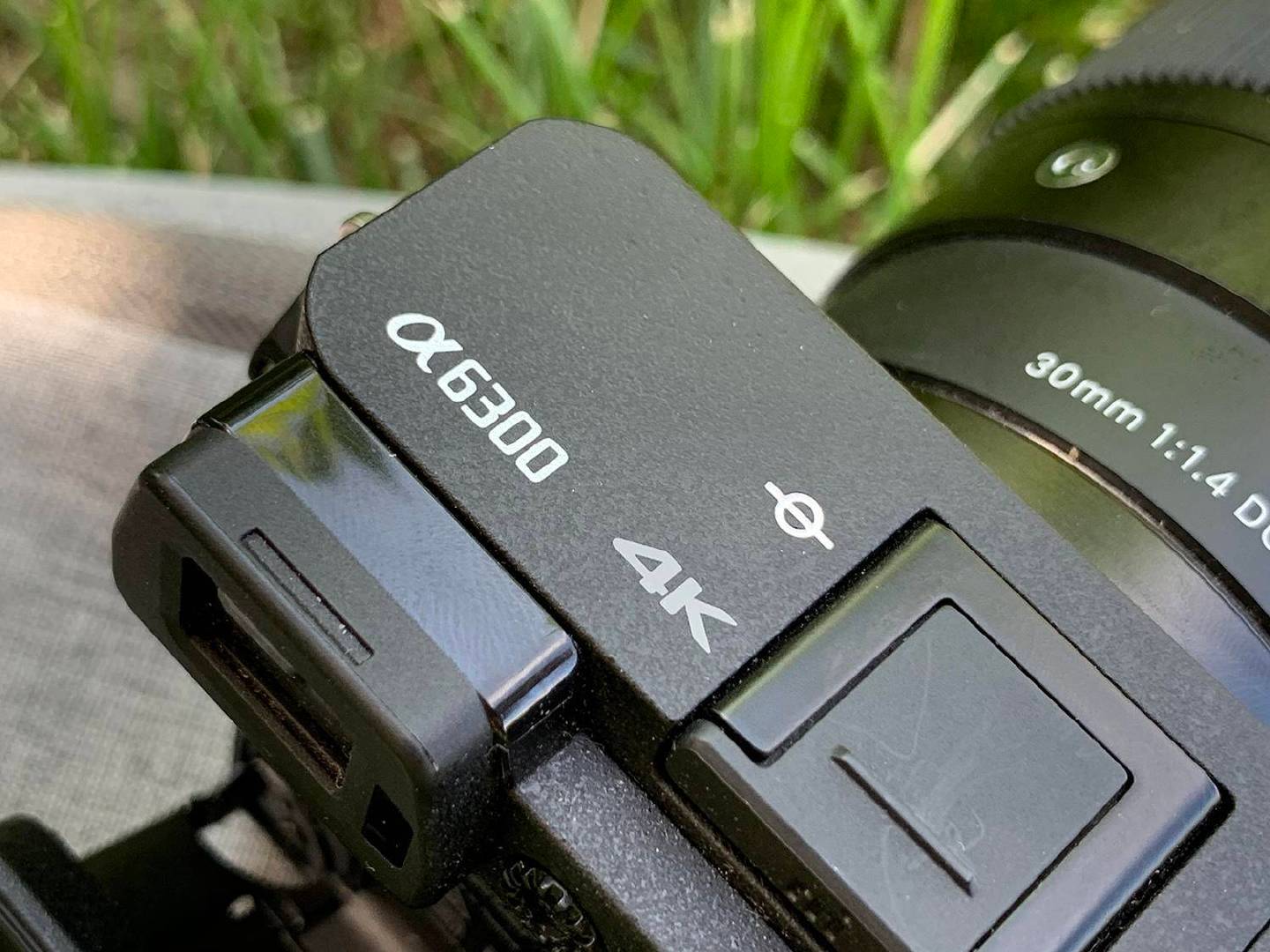 去年双十一在苏宁败的这台a6300,搭载一镜走天下的18-135镜头花了6900