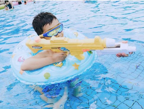 柳江碧桂园铂金业主龙虾啤酒泳池派对精彩落幕