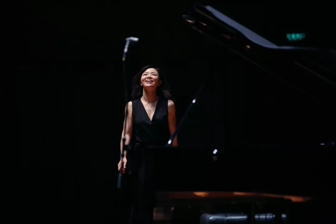 指尖芭蕾黑白键上旋转跳跃钢琴公主陈萨独奏音乐会