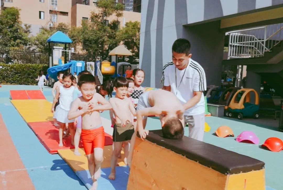 keylight全脑教育西安福田教学示范基地福田万科幼儿园阳光浴锻炼活动
