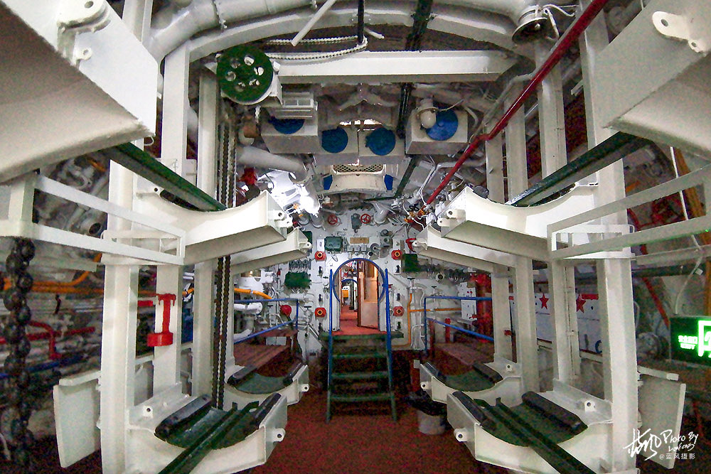 原创走进海军退役的279潜艇,内部设施密密麻麻让人眼花缭乱