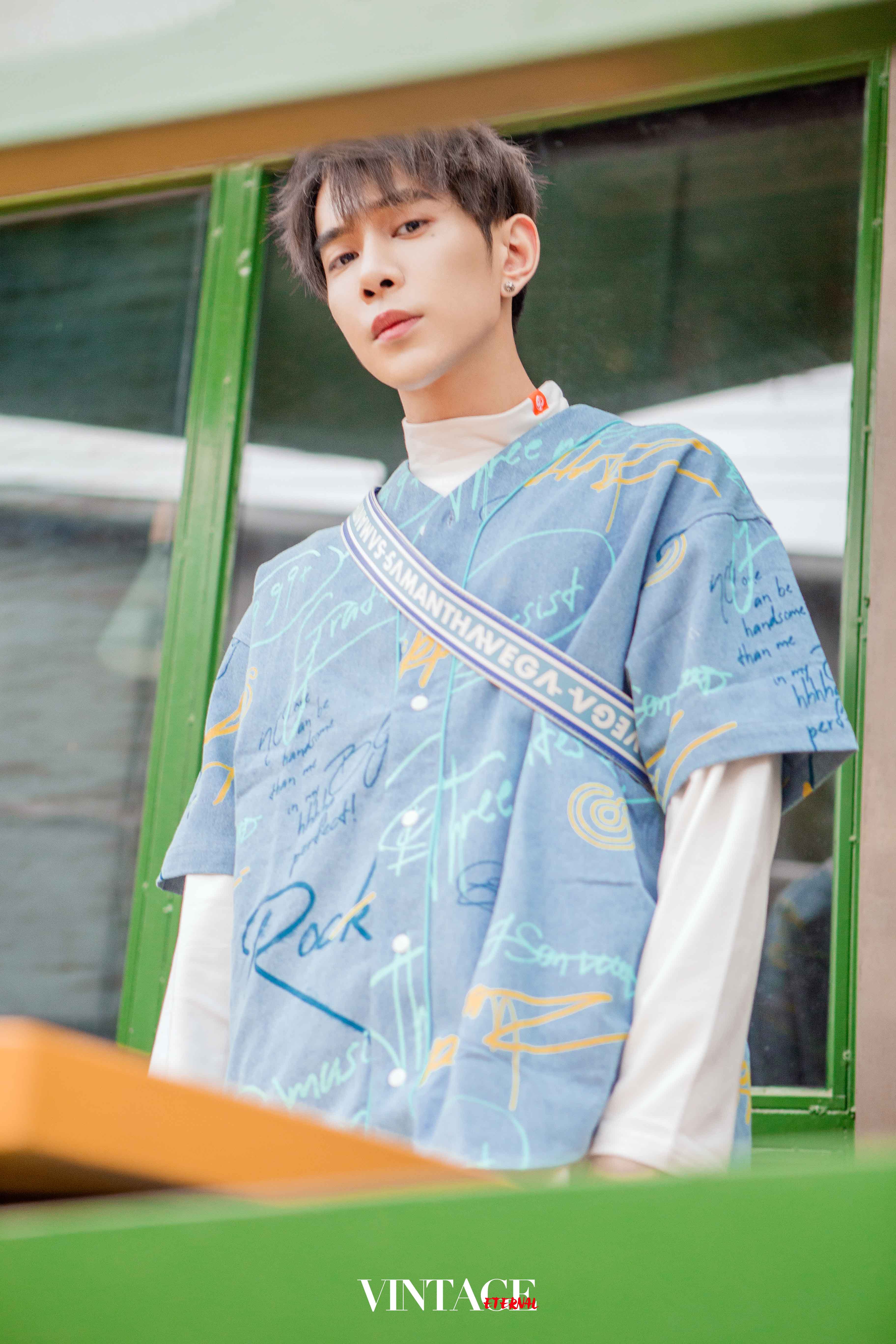 冯建宇化身氧气男孩时尚出街 鬼马一面玩转夏日清凉感