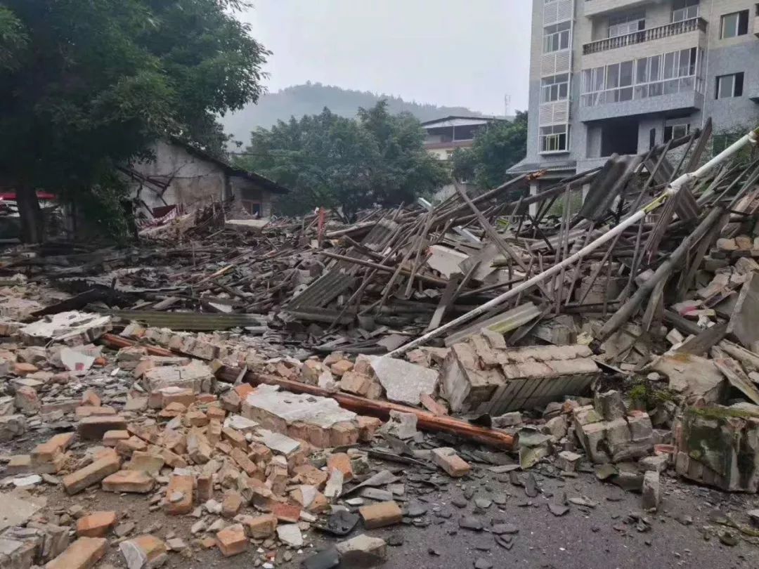 最新消息宜賓地震已致12人死亡134人受傷學校停課高鐵停運現場記錄