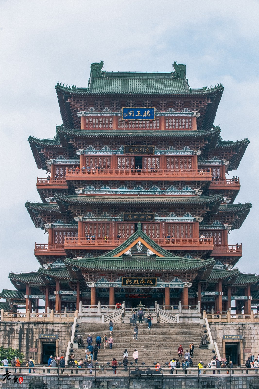 滕王阁,江南三大名楼之一,登楼寻那文中的落霞与孤鹜_王勃