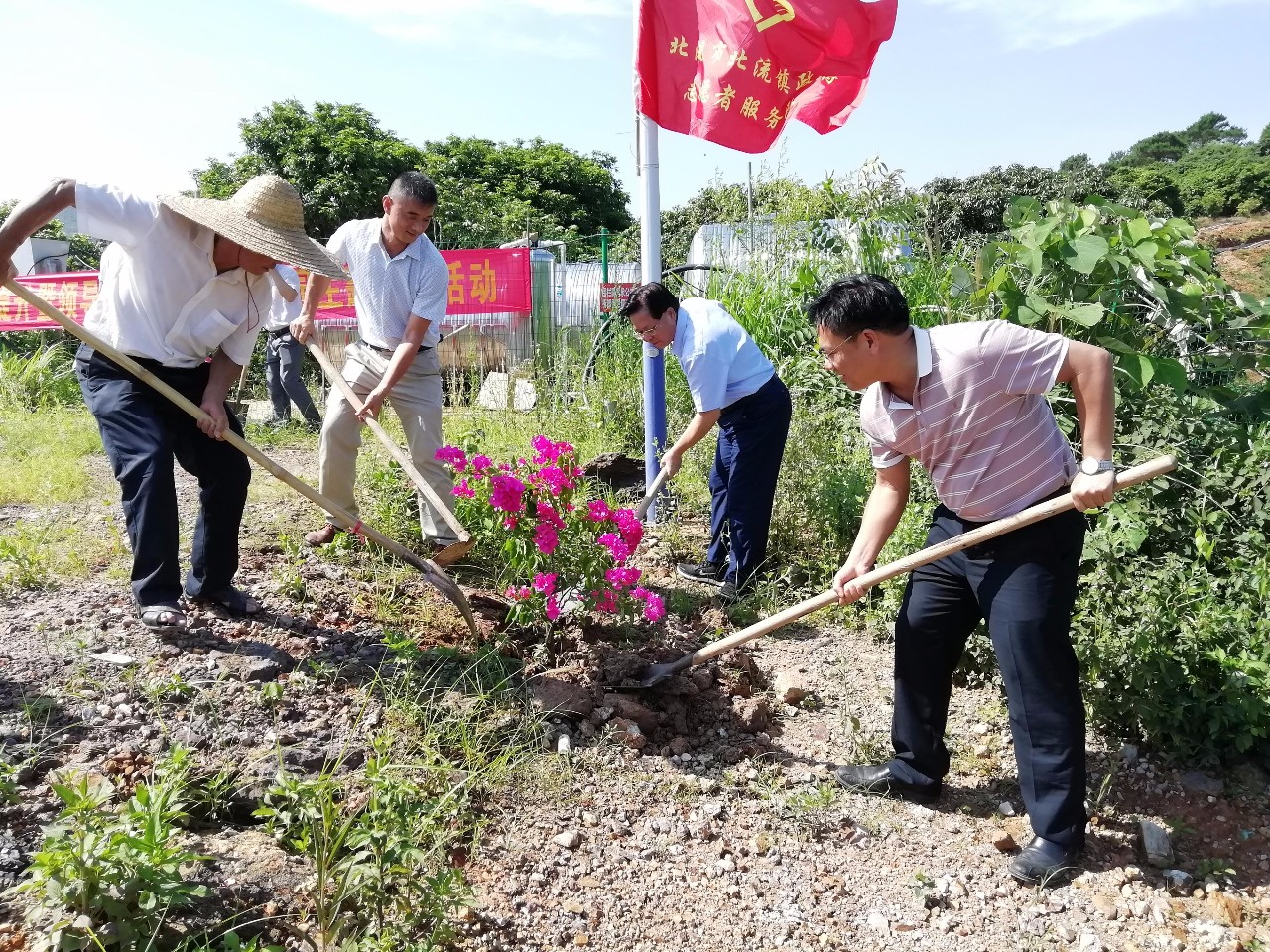 李岗到六荣村开展乡村风貌提升暨领导干部回乡美化家园主题党日活动