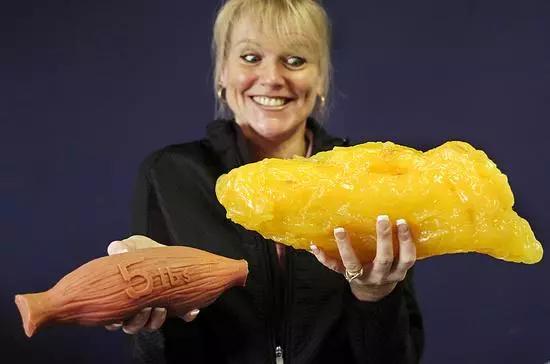 误入恐怖都市传说的尸油牵出人脂入药黑历史