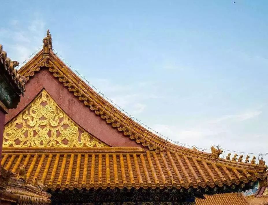 故宫太和殿房顶琉璃瓦的更换,赵长安不但全程参与,还亲手复制了其中的