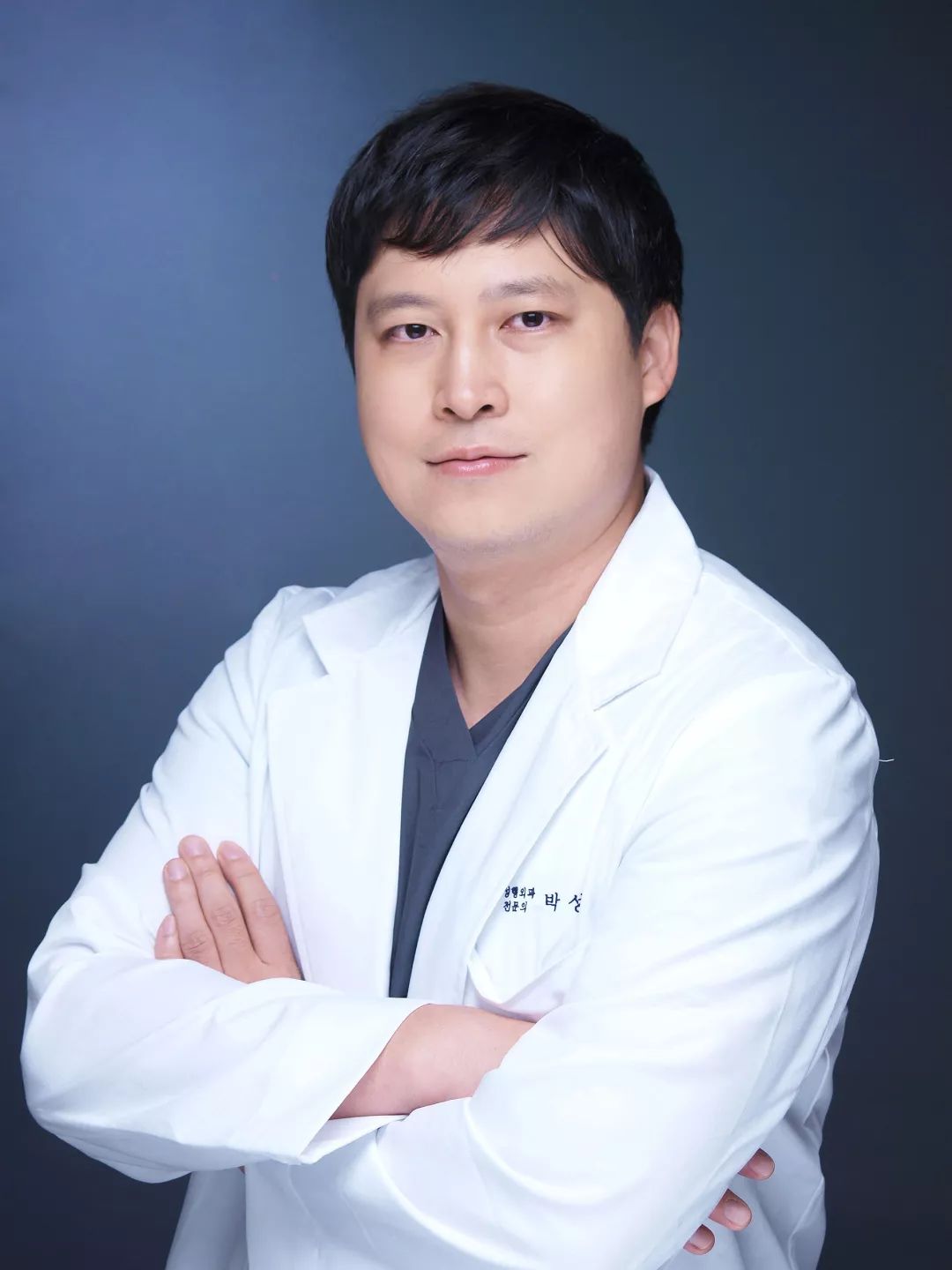 韩国"媚眼"专家朴成浩—— 对求美者美感的把握是