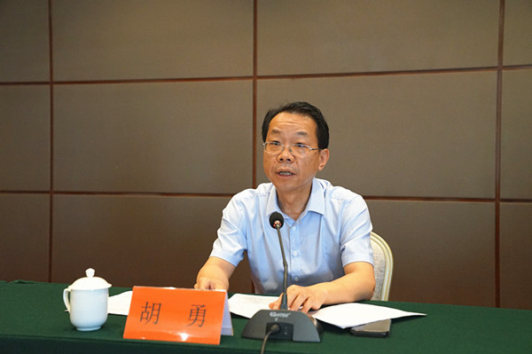 襄阳市委常委,组织部部长胡勇,襄阳市委组织部副部长吴传彪出席会议