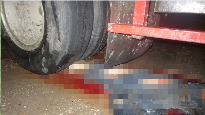 斗门小伙在路边离奇卷入车底碾压身亡司机赔70万后母亲却被撞重伤未醒