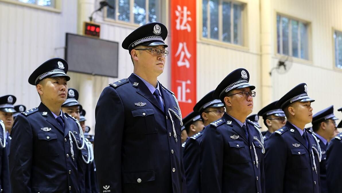 認真的說,83式警服在很大程度上,奠定我國警服樣式的基礎.