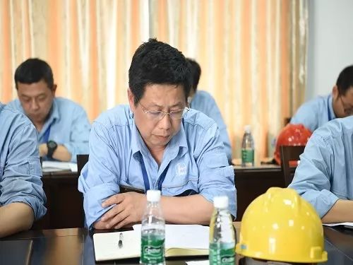 江汉油田分公司副总经理徐义卫参加江汉盐化工安全大反思大讨论座谈会