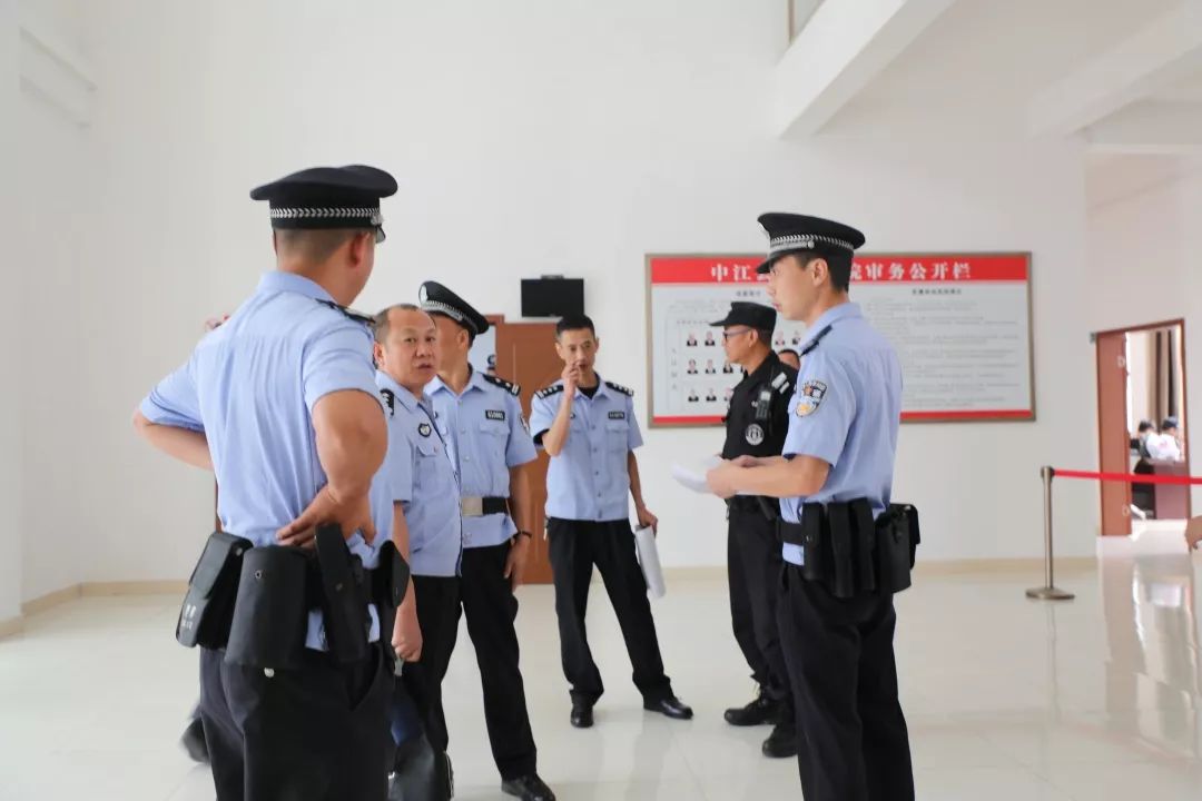 法警队,特警,交警全方位维护庭审安全县委政法委副书记郑宇视察工作在