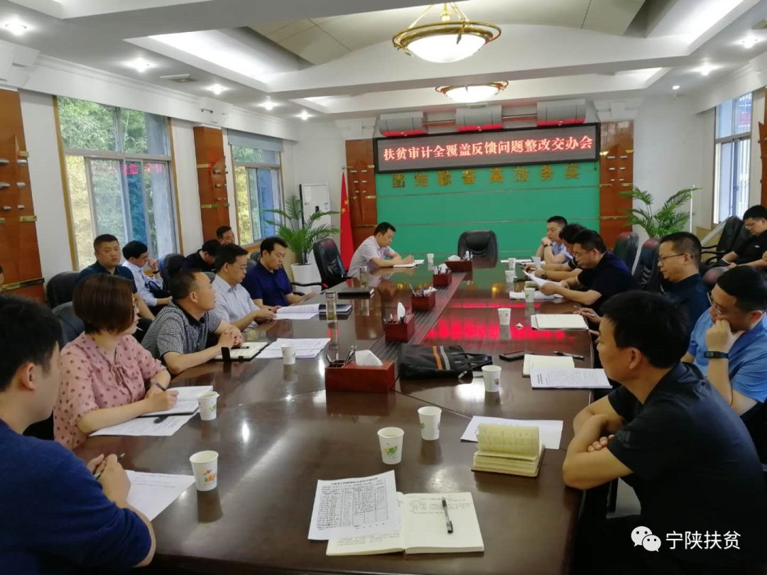 6月17日,县委副书记陈永乐实地查看汤坪社区工厂运行情况,指导优化