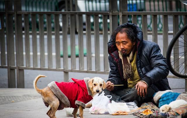 人没钱落魄的现实图片图片