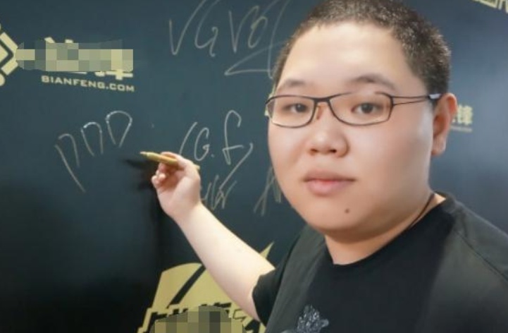 pdd再次停播避难,ym被怀疑打假赛,买菠菜?电竞圈人人自危!