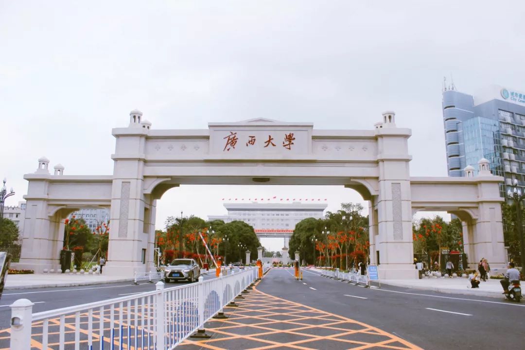 廣西大學南門△圖書館△資源環境與材料學院△世紀之門△西體育場