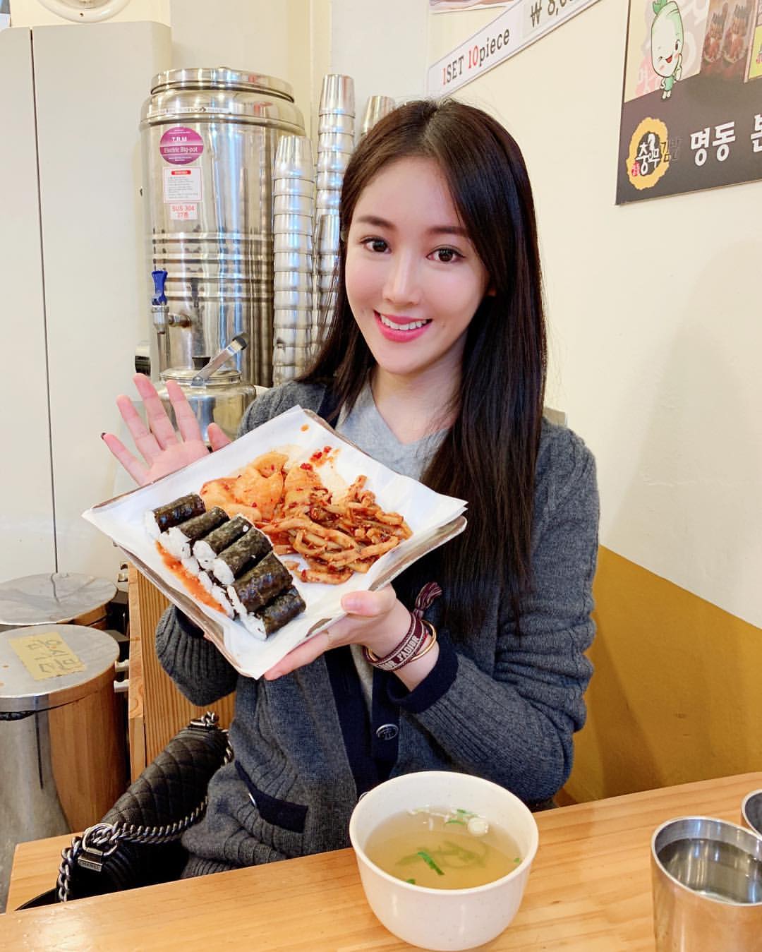 原创王大陆女友生活照流出,长相甜美身材姣好不输当红小花