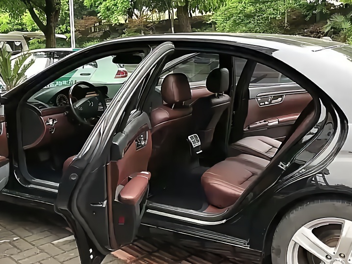 奔驰s350的内饰