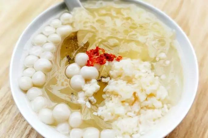 图源*雨寻阳禅泉冰粉3雪花冰粉相对玫瑰冰粉的味道更加的清新,配料里