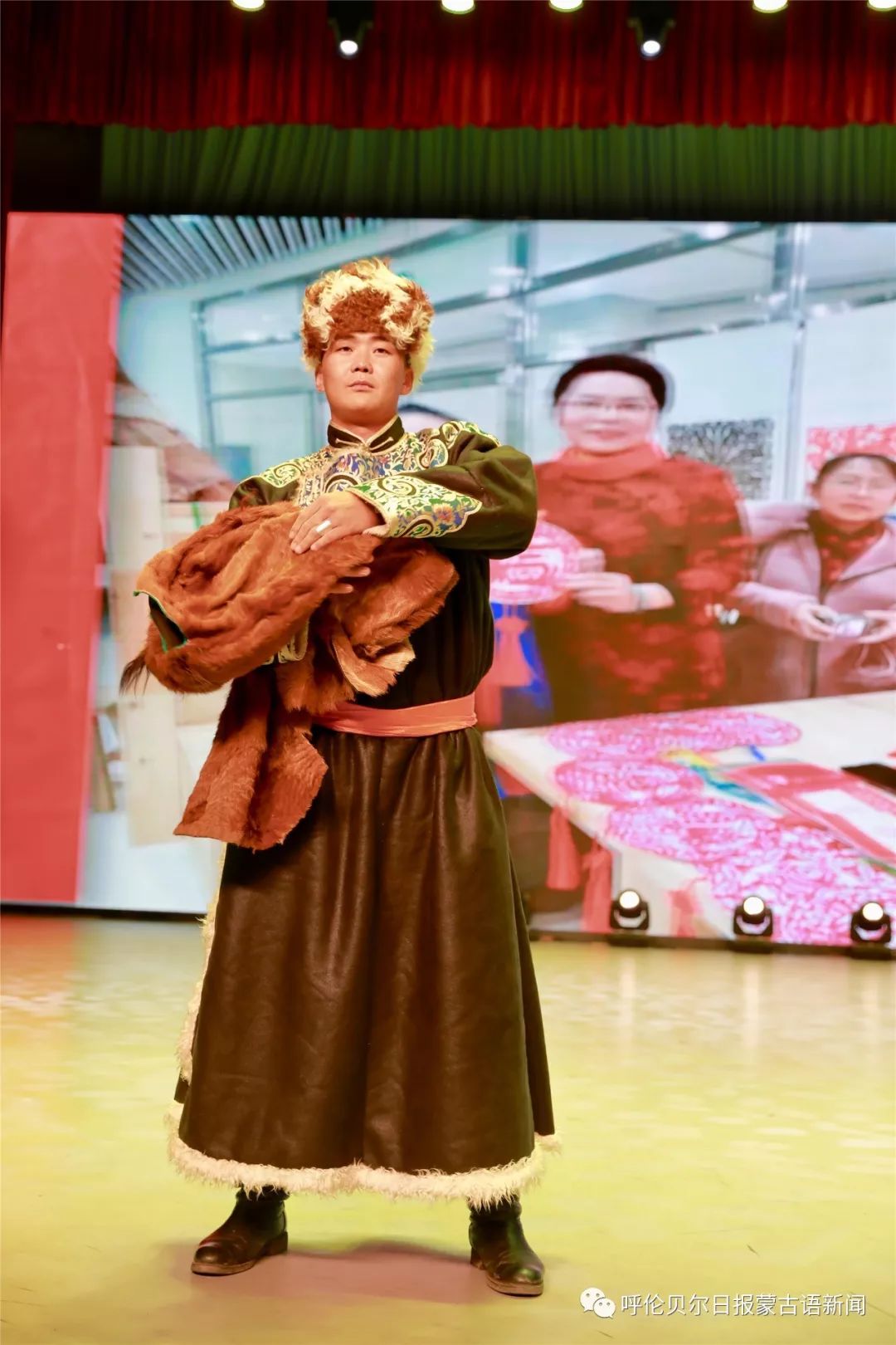 第三届鄂温克族服装服饰大赛 掀起最炫民族风(mongol)