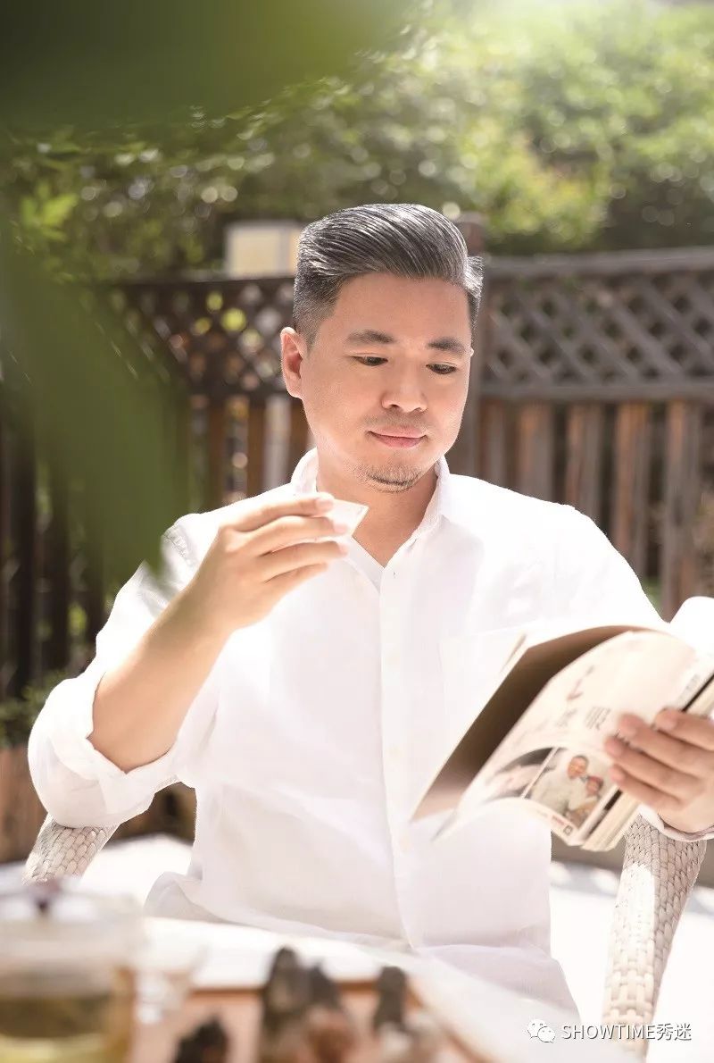 梅国华讲台即舞台培训即人生猫狗两道行业版封面人物