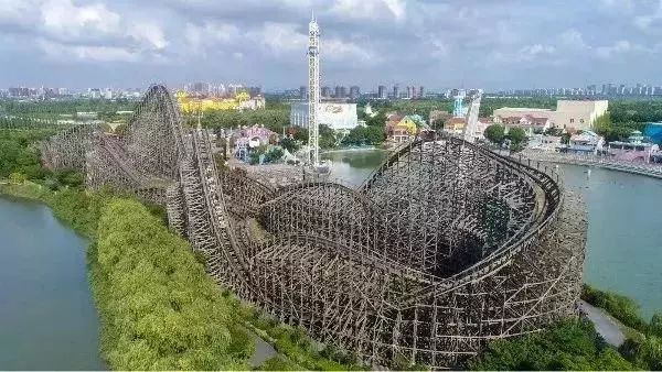 上海欢乐谷使用方法:所有考生凭2019年中高考准考证可以免费入园游览.