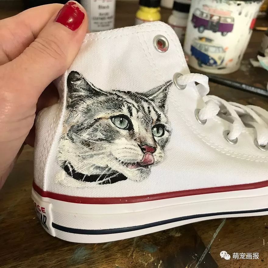 把自家猫猫狗狗的样子画在你的小白鞋上,喜欢吗?