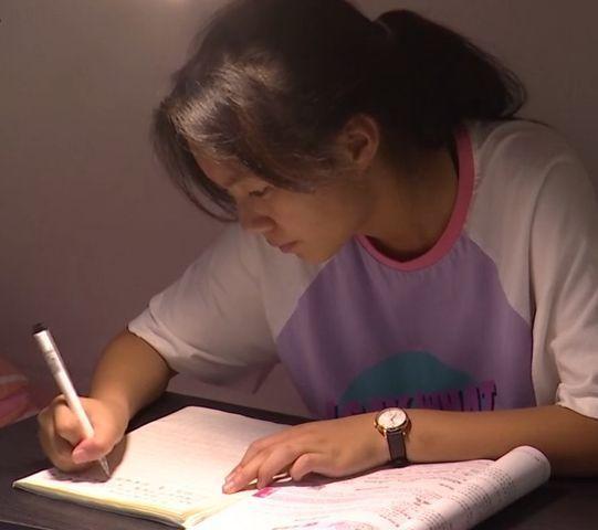 地震时13岁女孩临危不惧指挥同学撤离_顾欣瑶