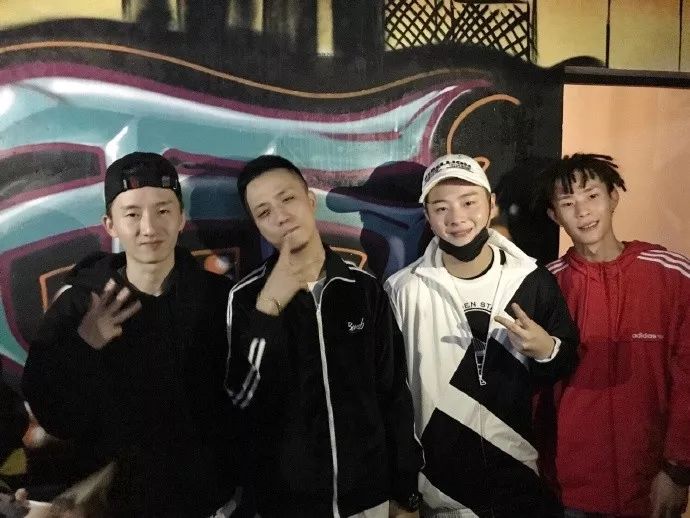 国内很多battle mc都是从一些直播平台开始,爆音也不例外周杰伦的