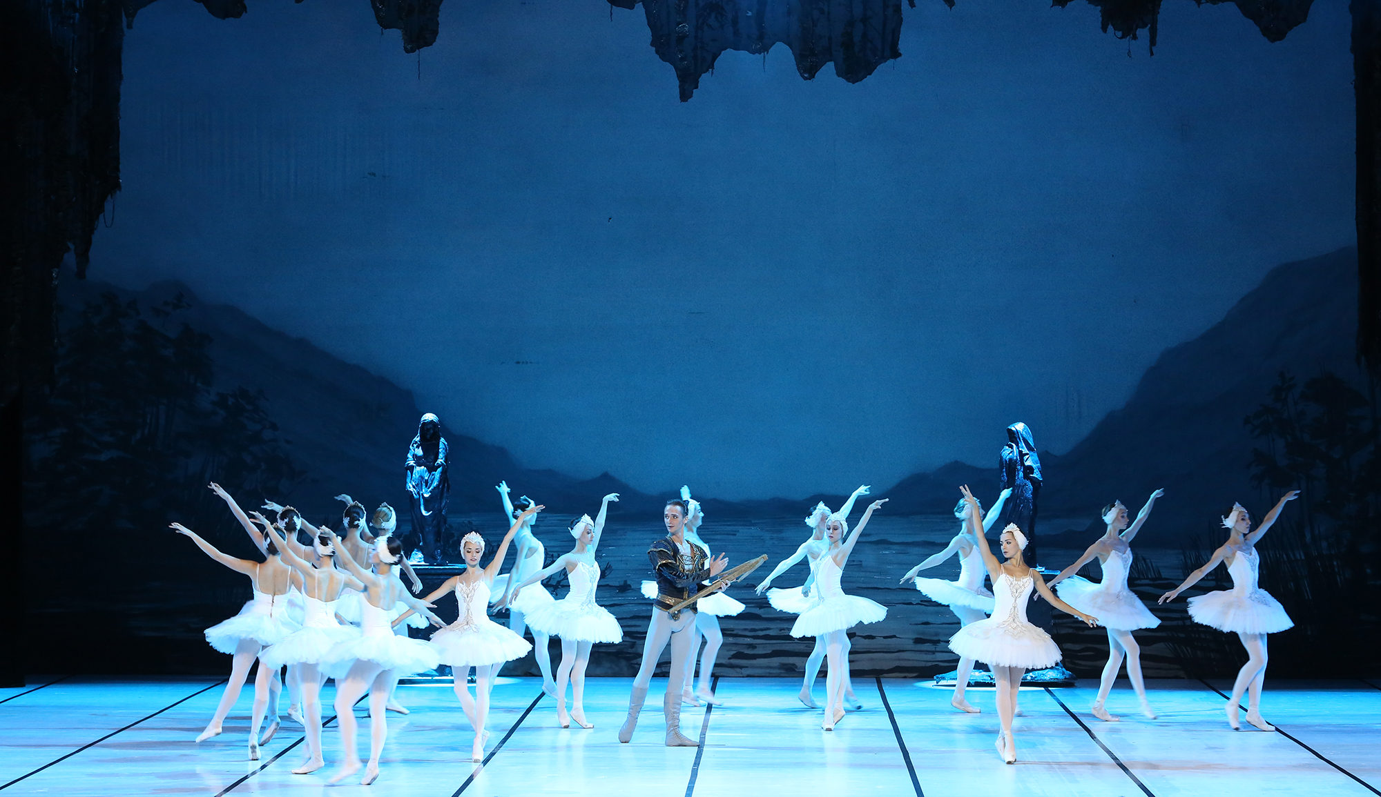 古典芭蕾舞剧天鹅湖在滨州保利大剧院隆重上演