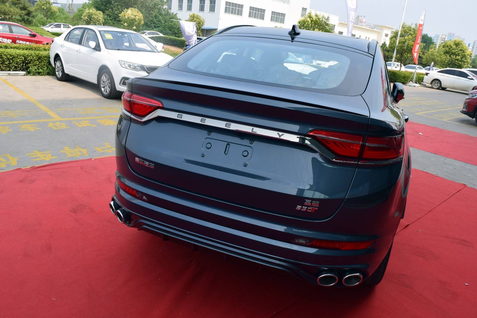 吉利星越外观简拍确实长得美而且有档次很精致动力也出色