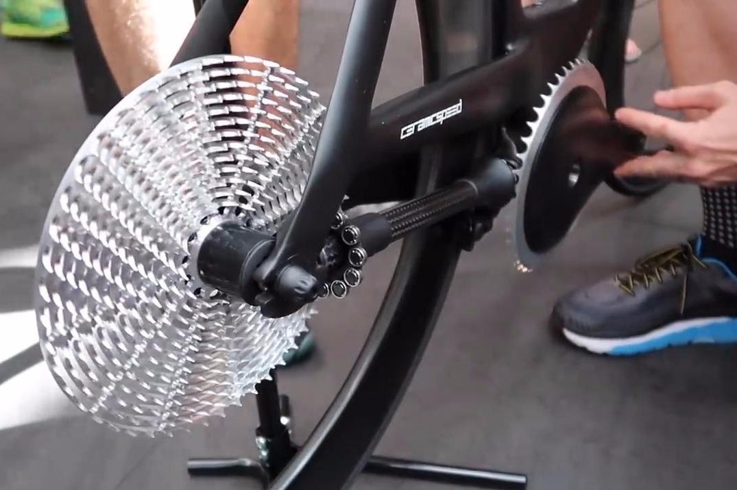 大学生发明传动轴自行车时速最高可达50千米30万也不卖